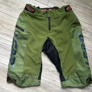 Pratt DBX 4.0 Mountain Bike Shorts Green Large